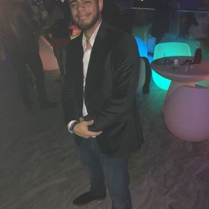 Meet your Posher, Carlos